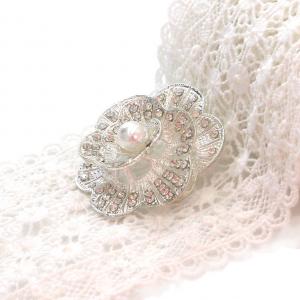 China Rotating 3D Flower Fashion Brooch Pin Silver Color With Shiny Diamond 3.8cm Size factory