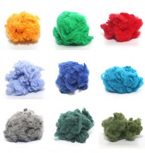 China 1.2d-90d dope dyed recycled polyester staple fiber made of 100% PET flakes factory