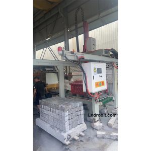 China Electric Automatic Loading And Unloading Robot System For Warehouses factory