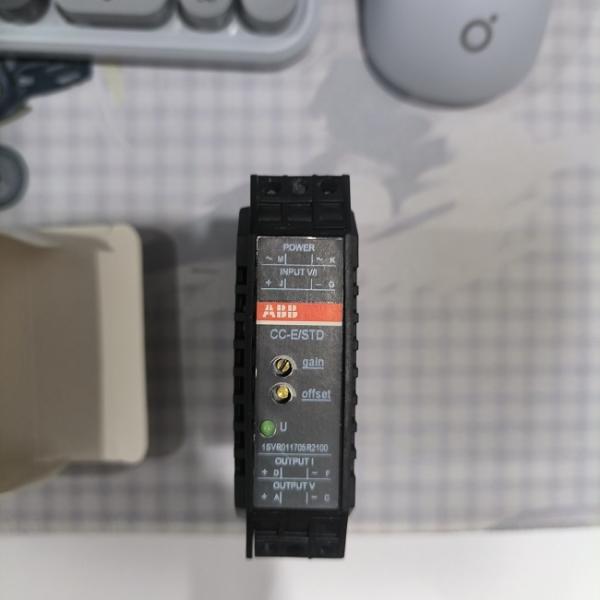 ABB 1SVR011705R2100 CC-E/STD Signal Converter Univers V/I / V/I 110-240VAC Module