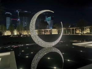 Large Modern Sculpture , Outdoor Metal Art Sculptures with LED light for garden decoration