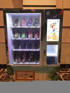 China Shoes Vending Machine Customized Logo And Sticker, Groceries Vending Machine, Micron on sale