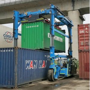 China Blue Container Crane Container Crane Truck 4.5m Lifting height factory