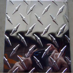 China 600mm 3003 Aluminium Checkered Sheet For Transportation Aluminium 5 Bar Tread Plate factory