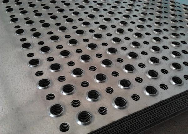 China Black Galvanized Steel Stair Treads Serrated Grating Bar Anti Slipping factory
