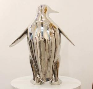 China Contemporary Indoor Penguin Metal Animal Sculptures With Steam Resistance factory