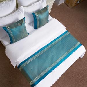 China Adult Bed Runner Polyester Sheet Sets , Hotel Bed Scarves And Runners Twin Bed Decoration factory