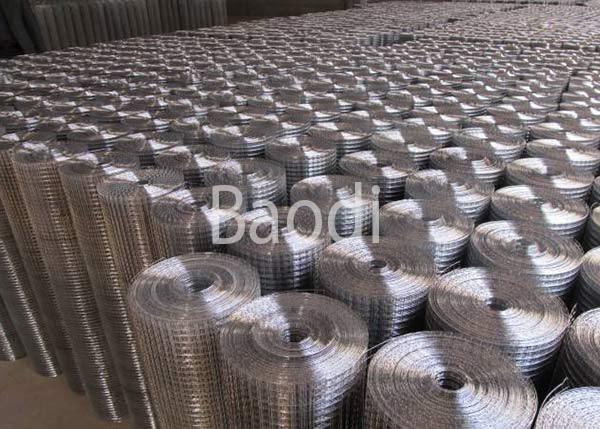China Hot Dipped Galvanised Welded Wire Mesh Square Mesh Made Of Carbon Iron Wire factory
