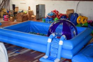 China Kids Party Custom Inflatable Swimming Pool With Ladder And Full Color Printing Bottom factory