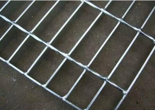 China Anti Corrosion Car Wash Drain Grates With Frame Customize Size Galvanized Steel factory