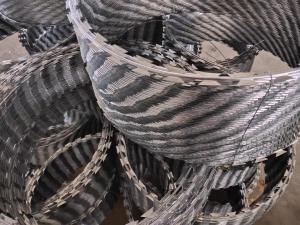China Industry Long Time Use Stainless Steel 430 CBT-65 Razor Barbed Wire factory