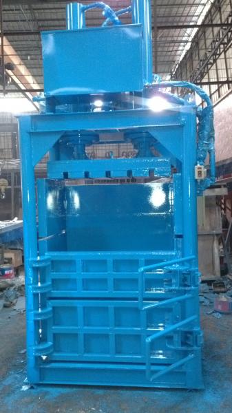 China Hydraulic Press PET Film Parking Clothes NEW Design Vertical Hydraulic Aluminum Can Metal Scrap Baler factory