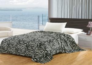 China Printed Zebra Cotton Flannel Sheet Blanket , Wrinkle Resistant Flannel Baby Blanket factory