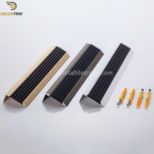 China Matt Silver Aluminum Stair Nosing Tile Trim Black Rubber Insert Anti Slip factory