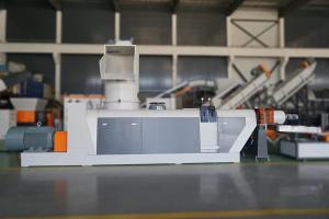 China 400kg/Hr  LLDPE Waste Plastic Single Screw Plastic Extruder Machine factory