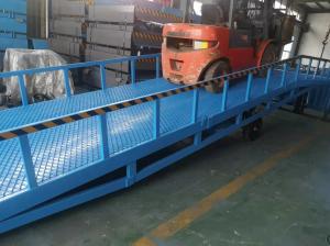 China 10T Manual Vertical Mobile Dock Levelers Container Unloading Ramps on sale