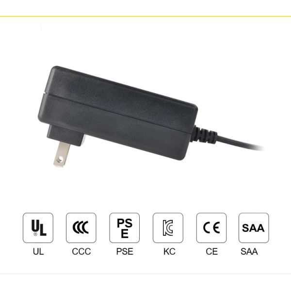 12V 2A 24W Ac To Dc Power Converter , Interchangeable Universal Ac Dc Adapter