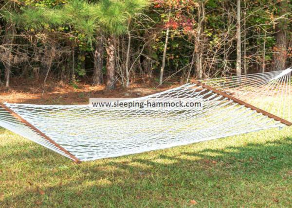 China Soft Spun Polyester Single Person White Rope Hammock  With Solid Hardwood Spreader Bars factory