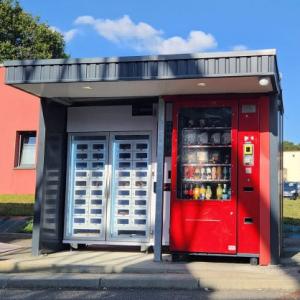 Custom Cooling Locker 24H Outdoor Bread Vending Machine For Cakes Pies Desserts