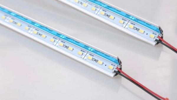 China 12v led strips SMD5630 2700-6500K CCT 18W 60pcs LEDs led aluminum profile 5630 aluminum LED rigid strip factory