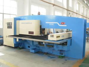 China Hydraulic CNC Turret Punching Machine 60 m/min With FANUC System factory