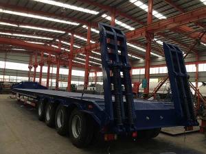 China 70Tons 15m Low Bed Semi Trailer Truck For Carrying Construction Machine factory
