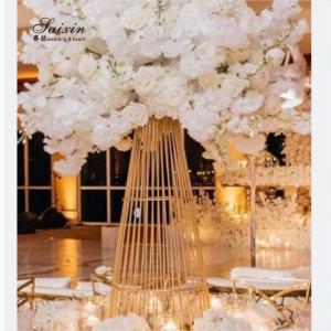 China New Design Gold Metal Flower Stand Wedding Decoration Table Centerpiece Luxury Wedding Flower Stand factory