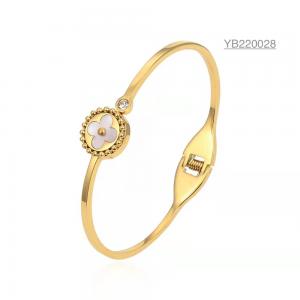 China Love token 14k gold four-leaf clover pattern buckle bracelet rhinestone bangle factory