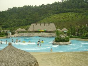 China Artificial sandy beach Water Park Wave Pool , Durable Air Blowing Surf Wave Pool factory