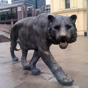 China 5m Height Decorative Bronze Leopard Sculpture Contemporary SGS Standard factory