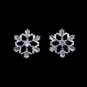 China Personalized Silver Cubic Zirconia Earrings , Zircon Copper Flower Charm Cute Stud Earrings For Women on sale