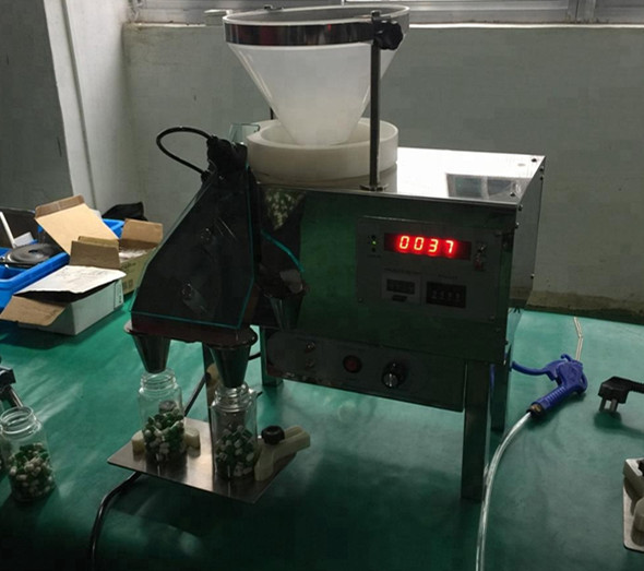 Table Top Electronic Tablet Capsule Counting Machine High Particle Precision