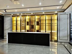 China Hotels Restaurants Wine Cellar Glass Wine Storage Glass Wall factory