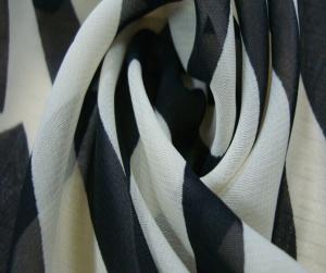 China Silk like polyester woven printing chiffon fabric on sale
