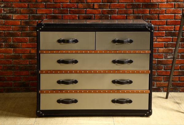 China Mirror Steel Vintage Leather Steamer Trunk 5 Drawers Black Genuine Leather Handle Wooden Bar factory
