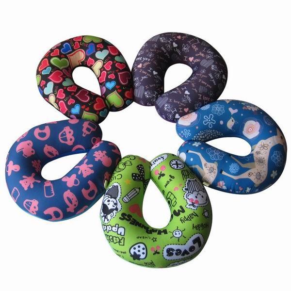 China Custom print travel pillow,airplane neck suppport and rest pillow,horseshoe beads pillow factory