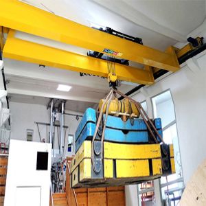 China Double Girder Workshop Overhead Crane Q235 Steel Material With Moving Device factory