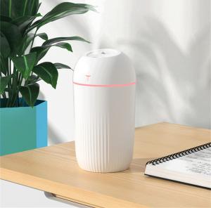 China USB Mini Car Aroma Diffuser Humidifier Air Purifier USB Powered and Perfect for Travel factory