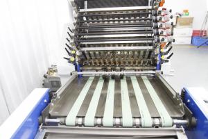 China AOQI Pharmaceutical Leaflet Folding Machine 50HZ 220V For Inserts factory