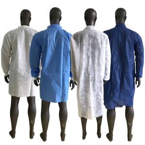 China PP SMS Non Woven Disposable Lab Coats With Pockets White Blue Green factory