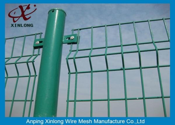 China Easily Assembled Galvanised Welded Wire Mesh Fence For Highway Sport Field Garden factory