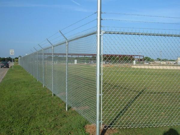 China ASTM 392 standard 6ft x 100ft Ral color chain link fence with 610g zinc coating  for Playground factory