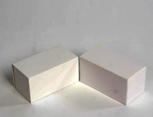 China Folding Type White Candy Boxes Thin 	Ivory Card Paper Empty Candy Boxes factory