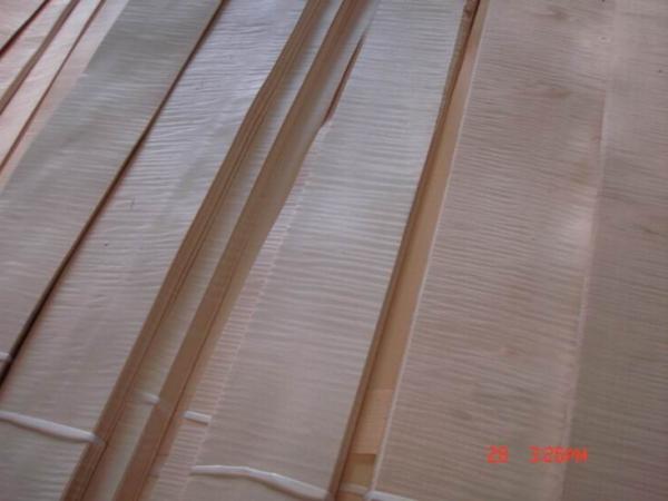 China Natural Figured Sycamore Wood Veneer For Interior Decoration factory