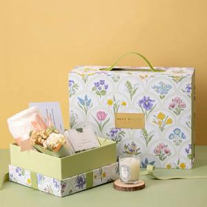 China Green Art Paper Paperboard Gift Boxes Cosmetic Packaging With Ribbon factory