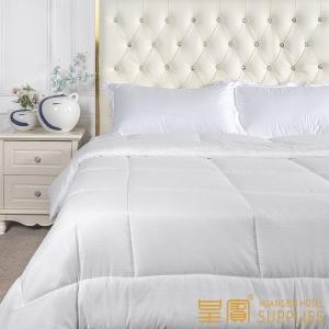 China Hotel White Cotton Fabric Duvet With Polyester Fiber Filling factory