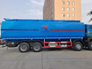 China High Efficiency Oil Tank Truck 8X4 LHD Euro2 371HP factory