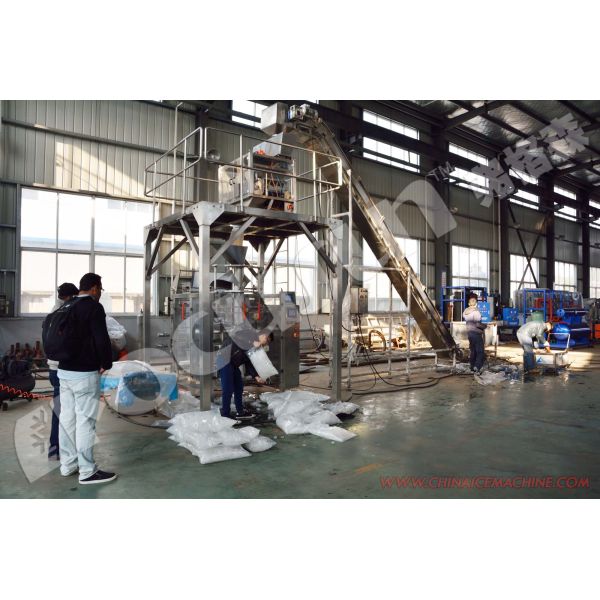 Flake Ice Machine 1-200MT Capacity Core Components Other Water Cooling Mode