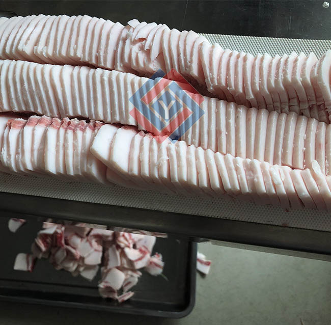Conveyor Type Meat Processing Equipment Pork Beef Sausage Cutter 380V