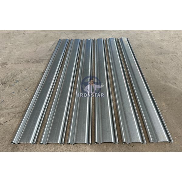 30-50m/min fast speed cutting rolling shutter door roll forming machine in Brazil Raw material: Galvanized steel